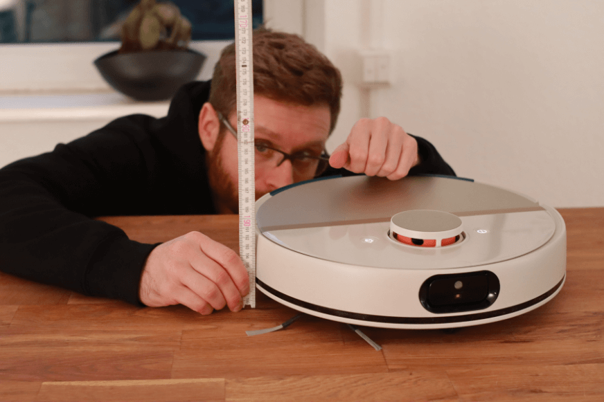 Die Höhe des Philips HomeRun wird mit einem Lineal gemessen